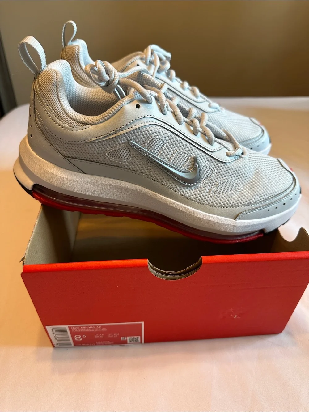 Nike Air Max AP  Men’s Silver/Metallic Mesh Sneakers Size 8.5 Box No Lid.